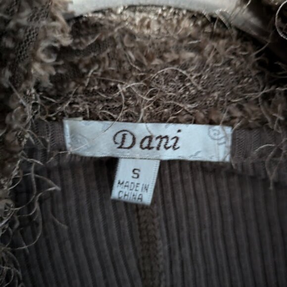 Dani Open Front Fuzzy Cardigan Size Small - Picture 4 of 4